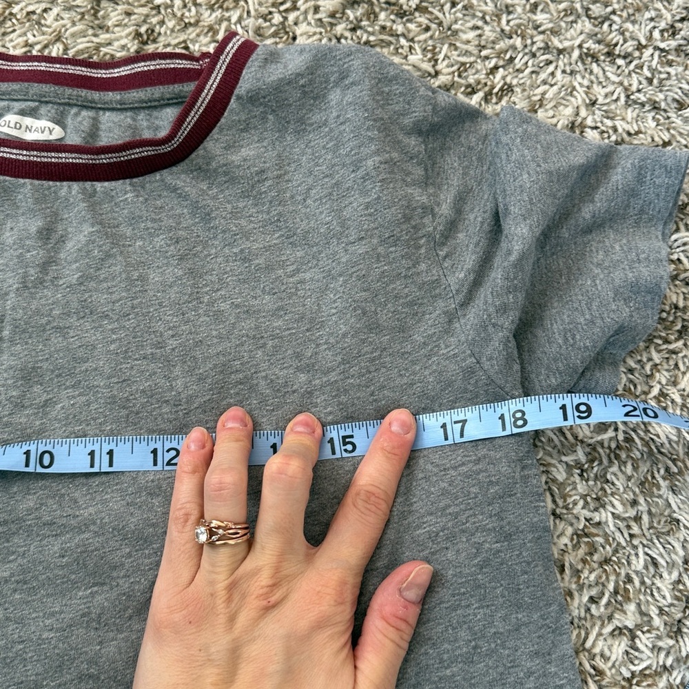 Old Navy Short Sleeve T Shirt Gray and Maroon Red size Medium - Picture 8 of 8